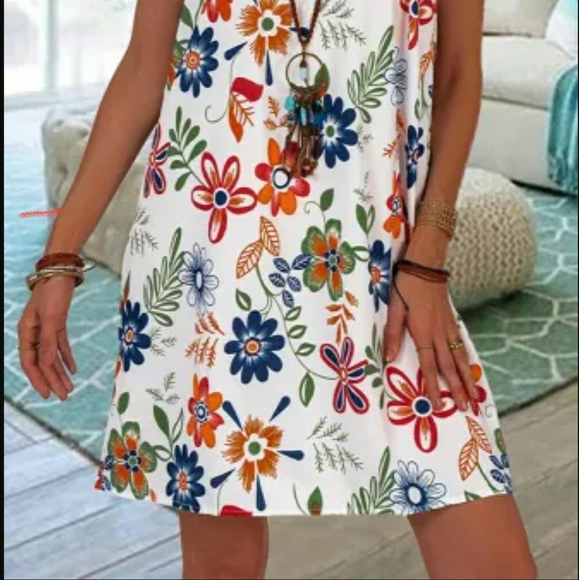 White Lace Splicing Floral Mini Dress - Picture 2 of 6